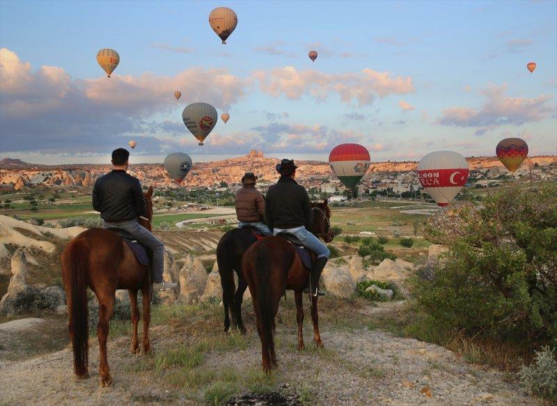 Kapadokya'da atlı safari