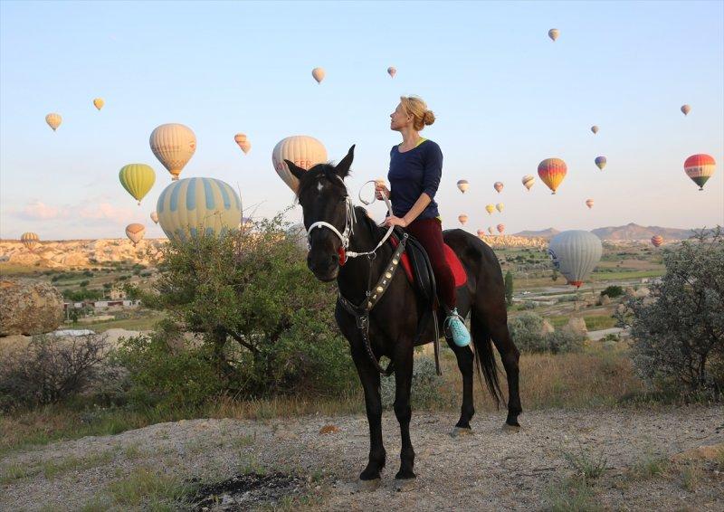 Kapadokya'da atlı safari