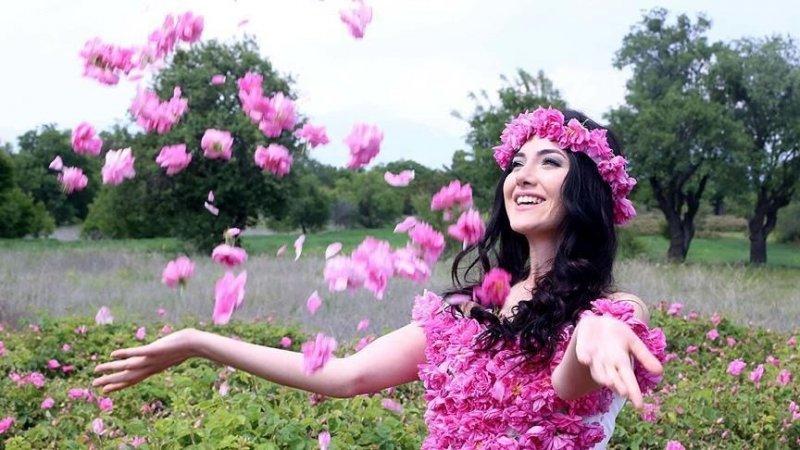 Turistlerin yeni gözdesi: Isparta gül bahçeleri