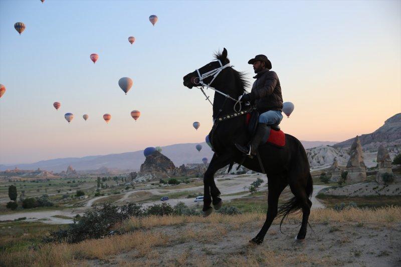 Kapadokya'da atlı safari