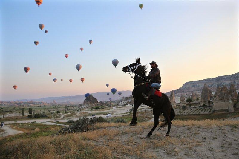 Kapadokya'da atlı safari