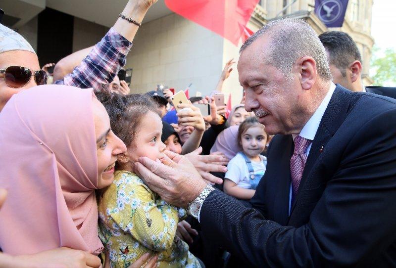 Cumhurbaşkanı Erdoğan’a Londra’da sevgi seli 