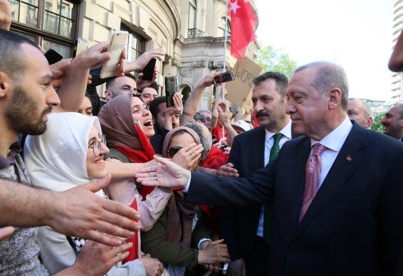 Cumhurbaşkanı Erdoğan’a Londra’da sevgi seli 