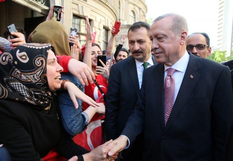 Cumhurbaşkanı Erdoğan’a Londra’da sevgi seli 