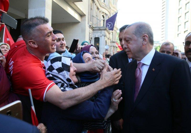 Cumhurbaşkanı Erdoğan’a Londra’da sevgi seli 
