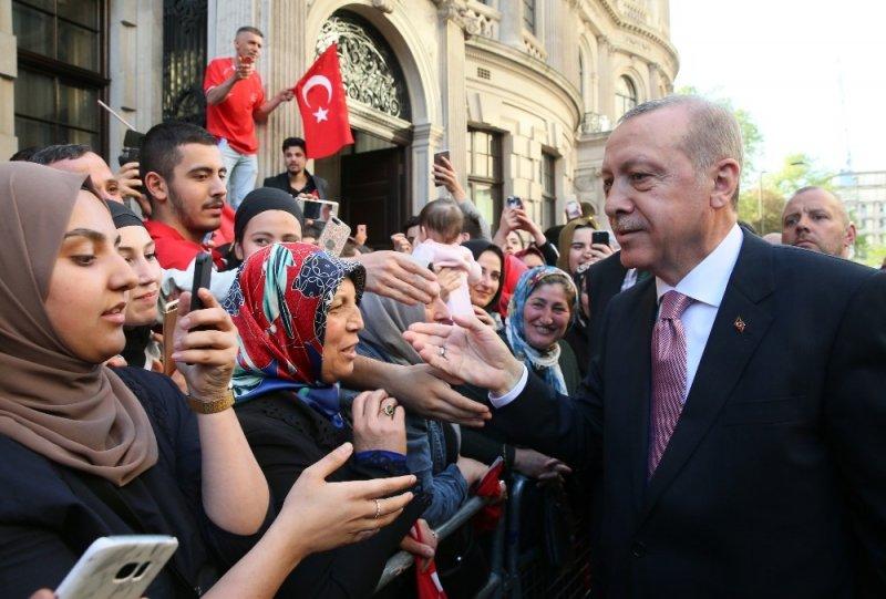 Cumhurbaşkanı Erdoğan’a Londra’da sevgi seli 