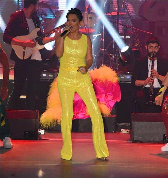 Demet Akalın'dan rüküş kombinler 