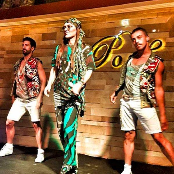 Demet Akalın'dan rüküş kombinler 