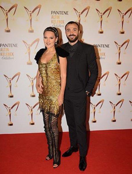 Demet Akalın'dan rüküş kombinler 