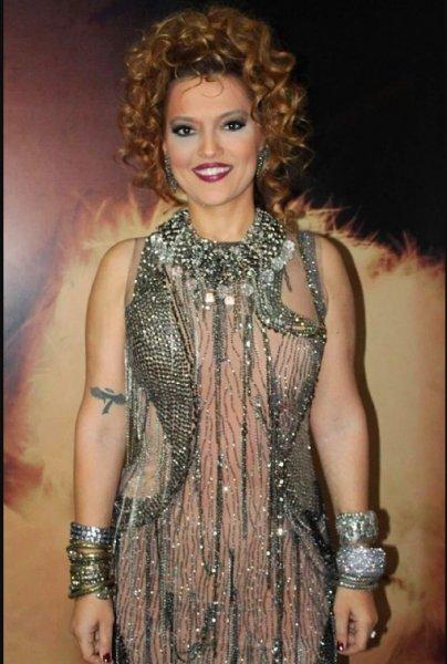 Demet Akalın'dan rüküş kombinler 