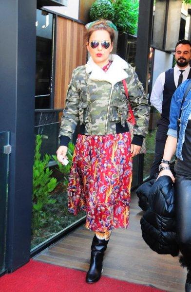 Demet Akalın'dan rüküş kombinler 