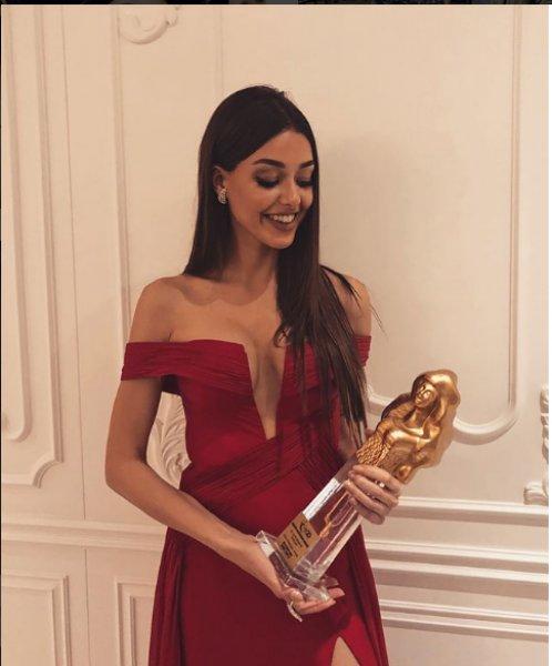 Dilan Çiçek Deniz yeşil tulumu ile dikkat çekti 