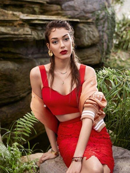 Dilan Çiçek Deniz yeşil tulumu ile dikkat çekti 