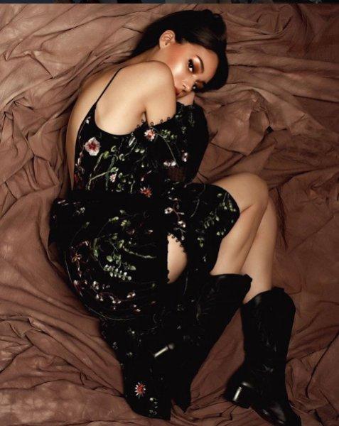 Dilan Çiçek Deniz yeşil tulumu ile dikkat çekti 