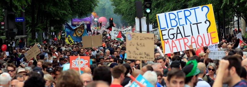 Fransa'da 250 bin Macron karşıtı ayaklandı