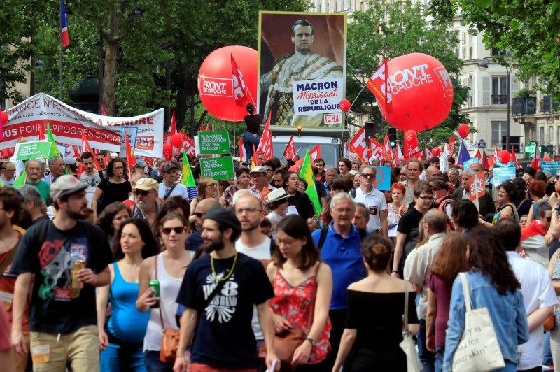 Fransa'da 250 bin Macron karşıtı ayaklandı