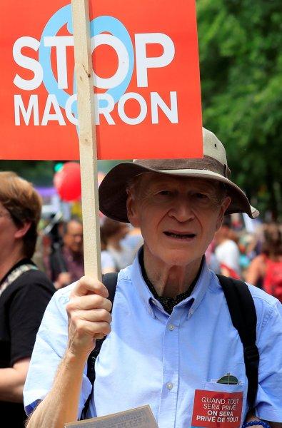 Fransa'da 250 bin Macron karşıtı ayaklandı