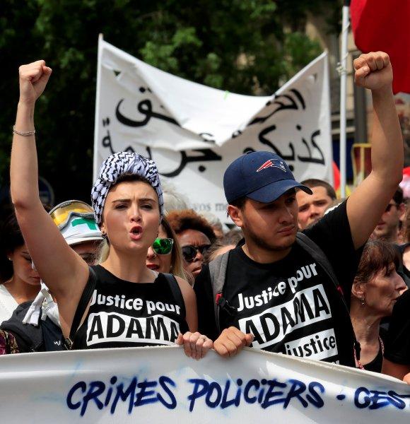 Fransa'da 250 bin Macron karşıtı ayaklandı