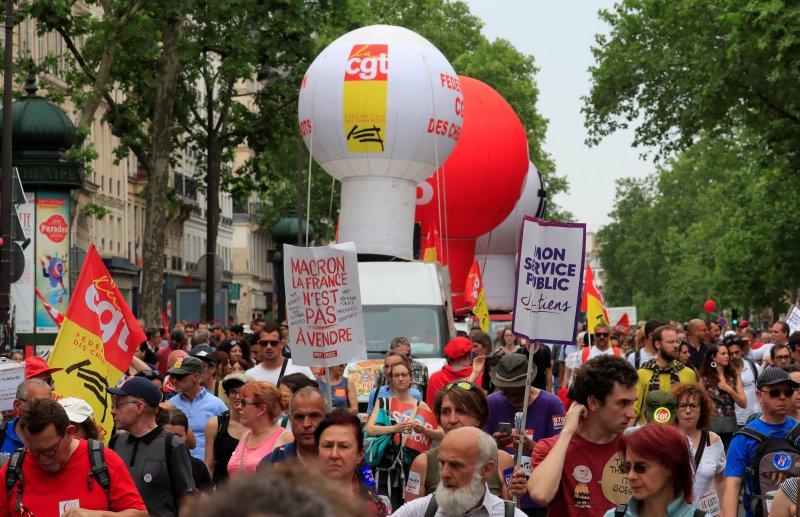 Fransa'da 250 bin Macron karşıtı ayaklandı