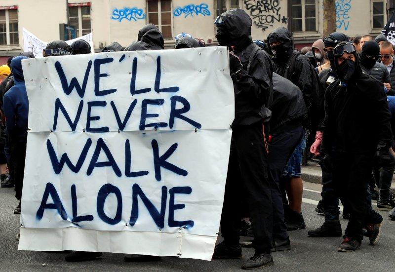 Fransa'da 250 bin Macron karşıtı ayaklandı