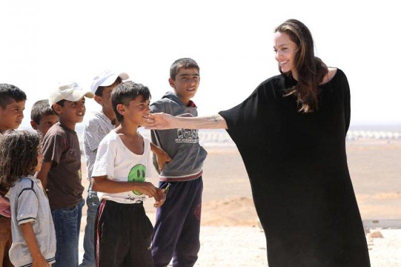 Angelina Jolie'nin 43'üncü yaşına özel 43 fotoğraf