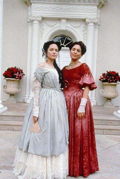 Angelina Jolie'nin 43'üncü yaşına özel 43 fotoğraf