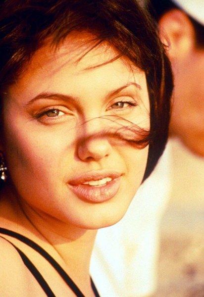 Angelina Jolie'nin 43'üncü yaşına özel 43 fotoğraf