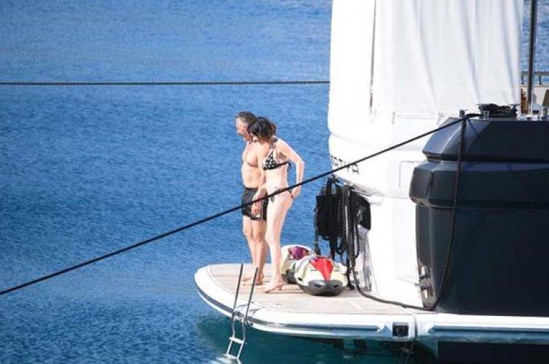 Cem Yılmaz ve Defne Samyeli tatile çıktı