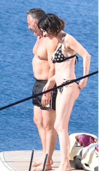 Cem Yılmaz ve Defne Samyeli tatile çıktı