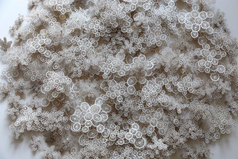 İnsan vücudundaki bakteriler kağıtlarla resmedildi