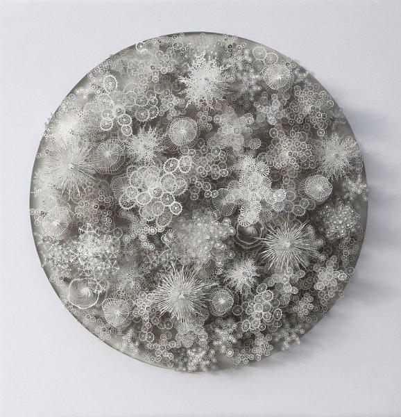 İnsan vücudundaki bakteriler kağıtlarla resmedildi