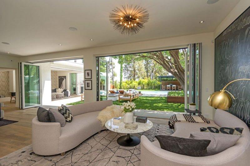 Ünlü model Cindy Crawford evini 45 milyon dolara sattı