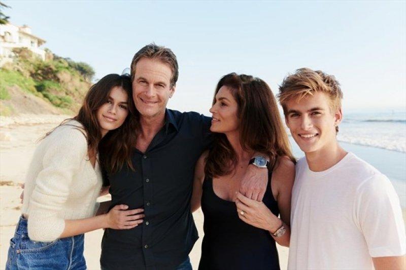 Ünlü model Cindy Crawford evini 45 milyon dolara sattı