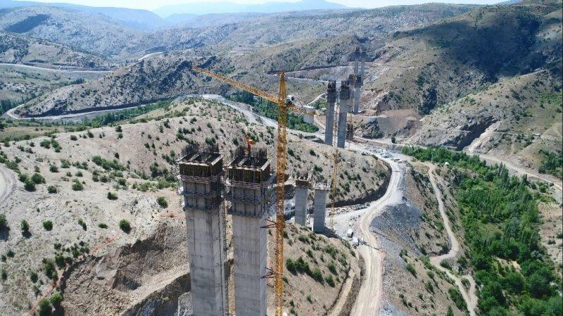 Türkiye’nin en yüksek ayaklı 'Eyiste Viyadüğü' yükseliyor