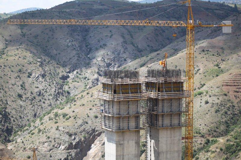 Türkiye’nin en yüksek ayaklı 'Eyiste Viyadüğü' yükseliyor