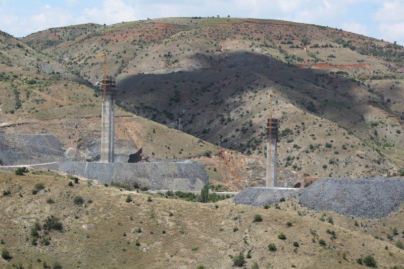 Türkiye’nin en yüksek ayaklı 'Eyiste Viyadüğü' yükseliyor