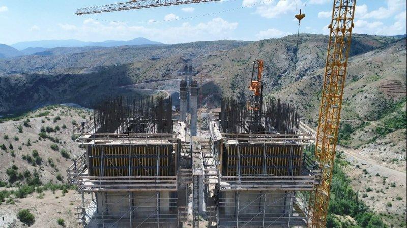 Türkiye’nin en yüksek ayaklı 'Eyiste Viyadüğü' yükseliyor