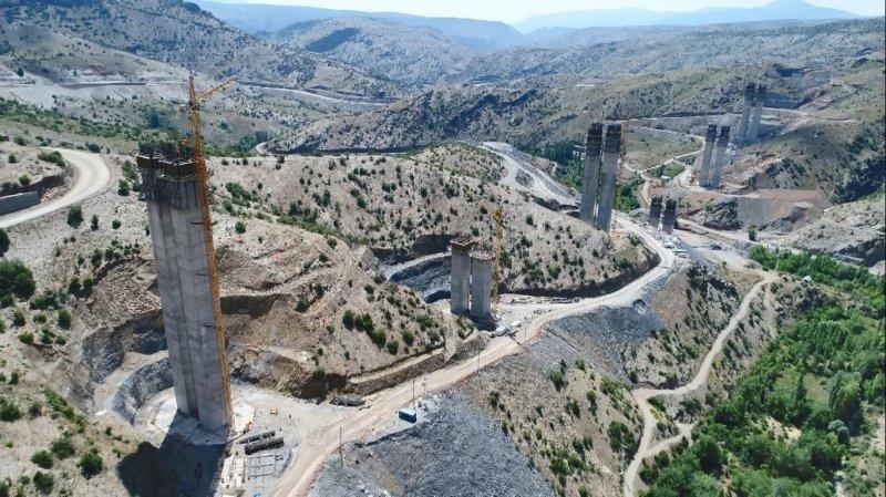 Türkiye’nin en yüksek ayaklı 'Eyiste Viyadüğü' yükseliyor