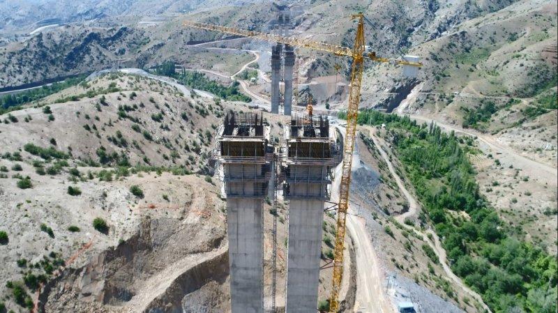 Türkiye’nin en yüksek ayaklı 'Eyiste Viyadüğü' yükseliyor