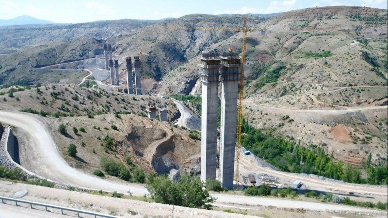 Türkiye’nin en yüksek ayaklı 'Eyiste Viyadüğü' yükseliyor