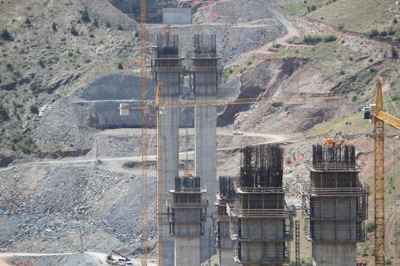 Türkiye’nin en yüksek ayaklı 'Eyiste Viyadüğü' yükseliyor