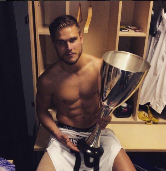 İzlanda Milli Takımı oyuncusu Rurik Gislason'a büyük ilgi 