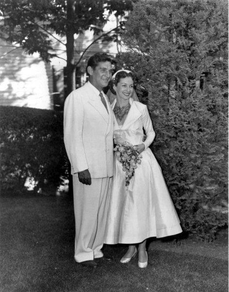 1950'li yıllarda evlenen ünlülerin gelinlik modelleri 