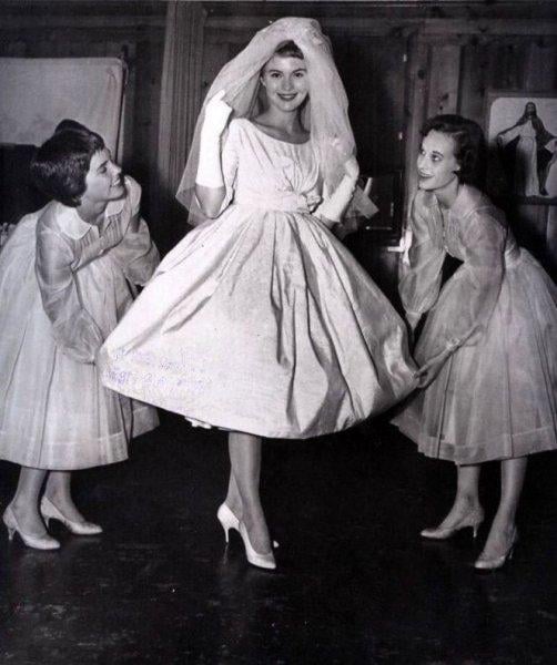 1950'li yıllarda evlenen ünlülerin gelinlik modelleri 