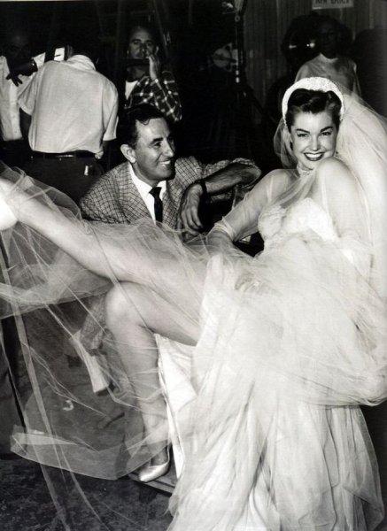 1950'li yıllarda evlenen ünlülerin gelinlik modelleri 