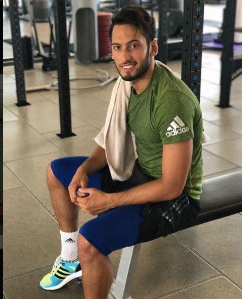 Hakan Çalhanoğlu boşanıyor iddiası 