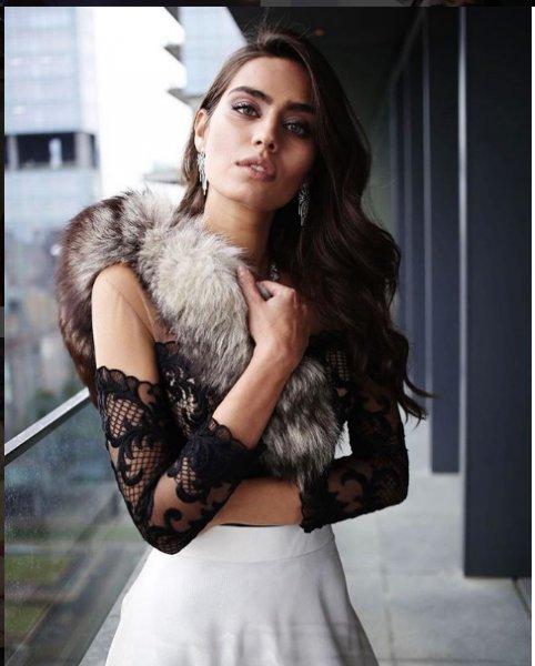 Amine Gülşe'den Mesut Özil'e destek