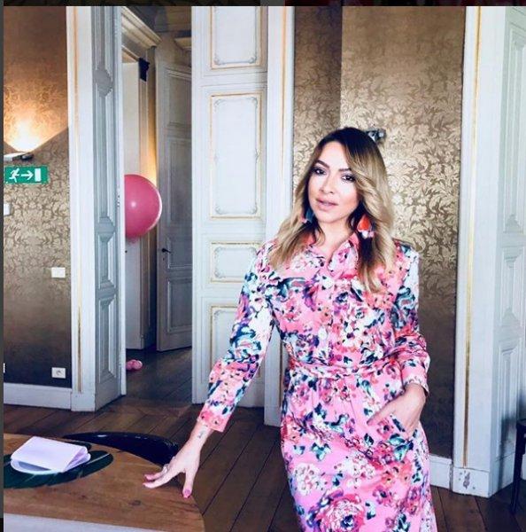 Almanya'da konser veren Hadise tek çizmeyle sahneye çıktı 