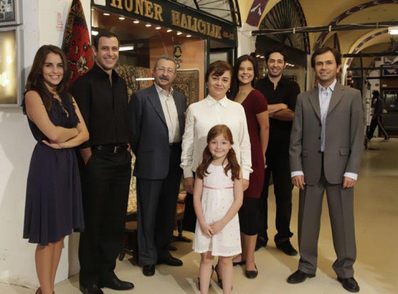 Mert Fırat ve İdil Fırat sözlendi 