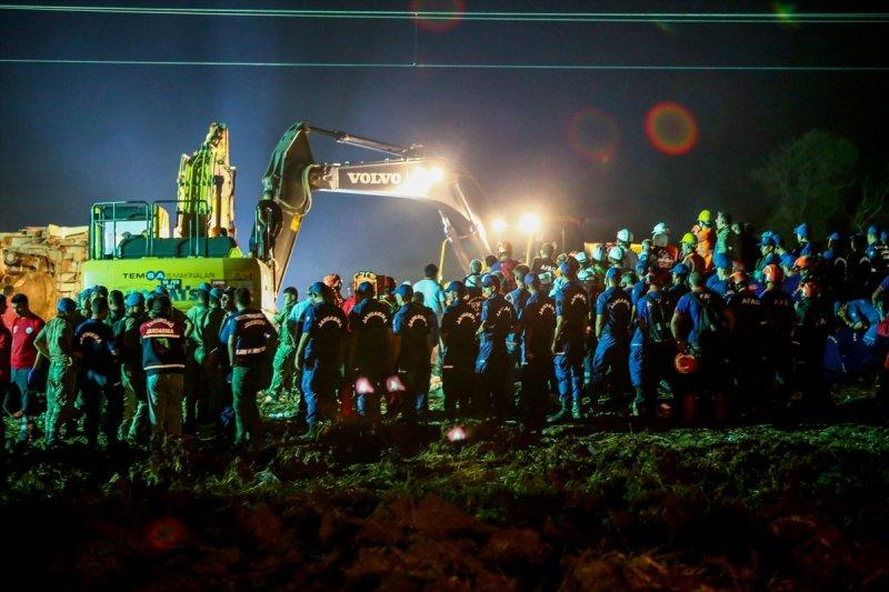 Çorlu'daki tren kazası sonrası çalışmalar sabaha kadar sürdü